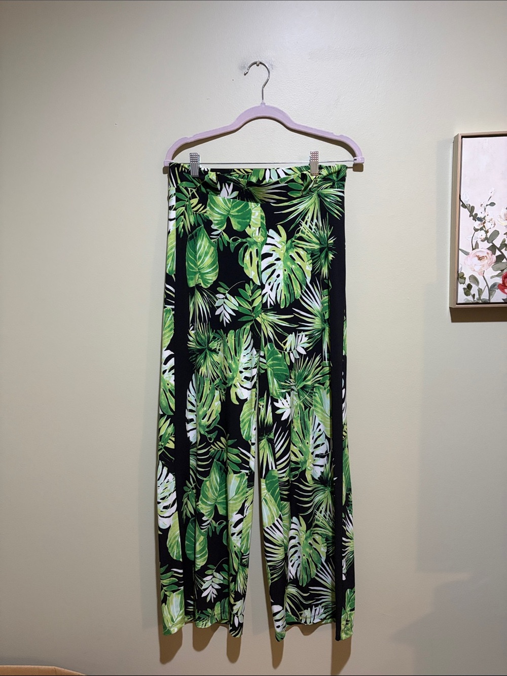 🔥White House Black Market Black Wide-Leg Pants with Green Tropical Leaf Print